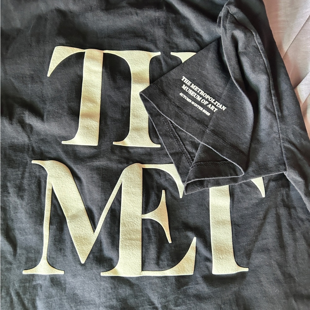 The Metropolitan museum Black T-Shirt w